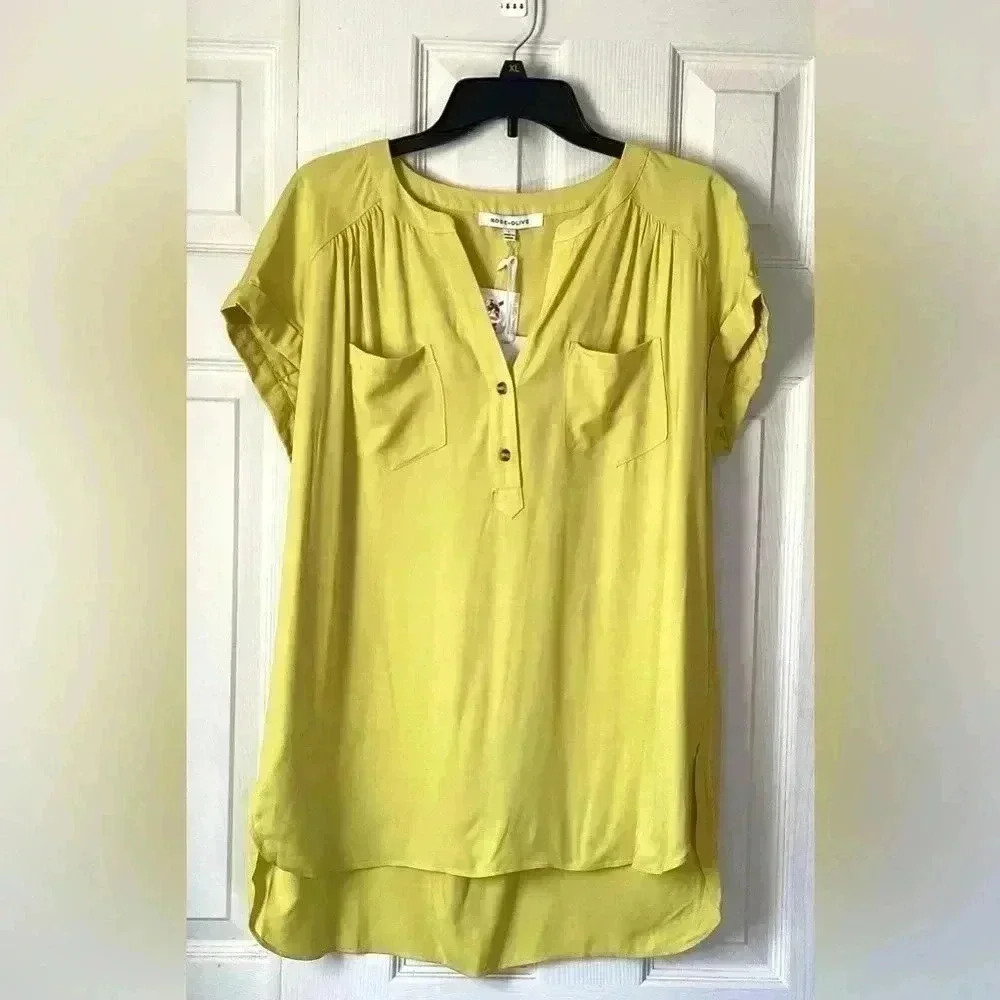 Rose & Olive NWT mustard Yellow V -Neck High& Low Blouse Top Size Large